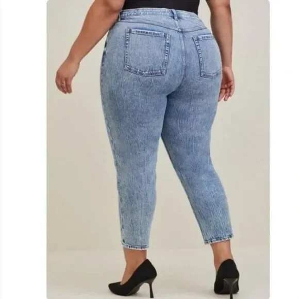 Torrid Mom Jeans size 20 High Rise PCD Flashback Acid Wash Light Blue Button Fly - Picture 2 of 9